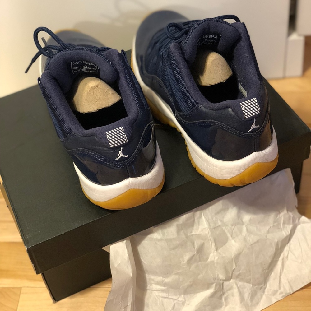 Jordan Navy Gum 11’s